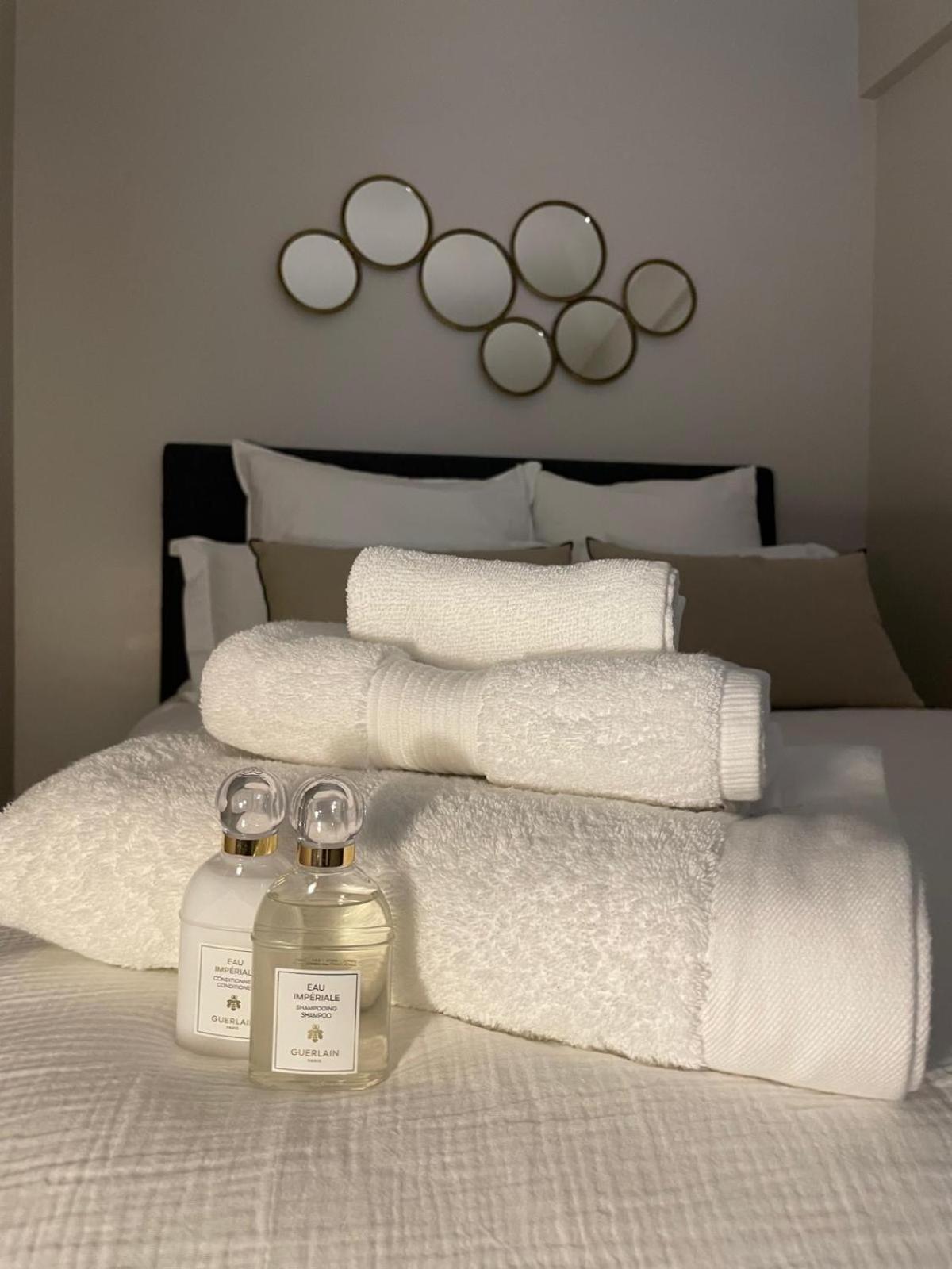 Swan House Champs Elysée *